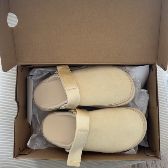 UGG WOMEN’S GOLDENSTAR SLIP ON SLINGBACK CLOG IN PALE BUTTERCUP SIZE 7 - Picture 2 of 5